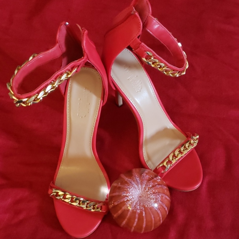 NWOT. Red Stilettos with gold accented chains